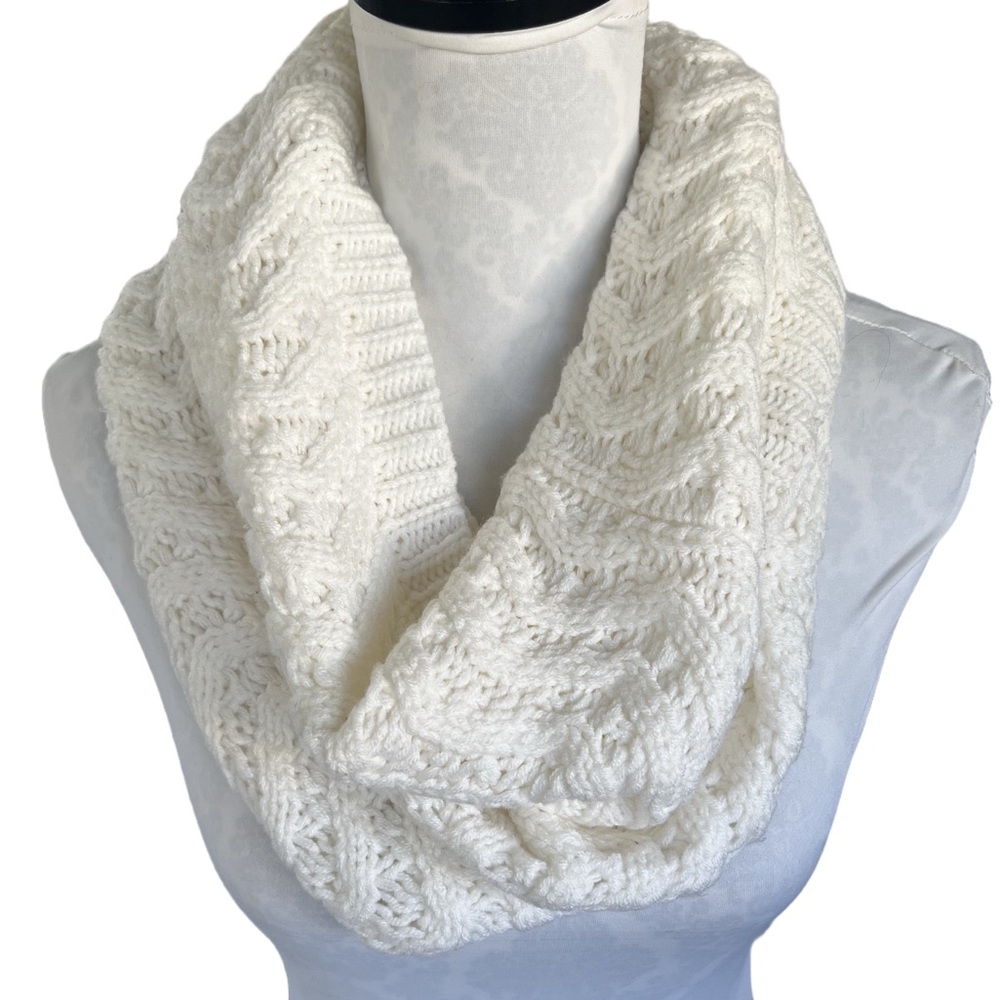 Cream Chevron Pattern Knit Infinity Scarf